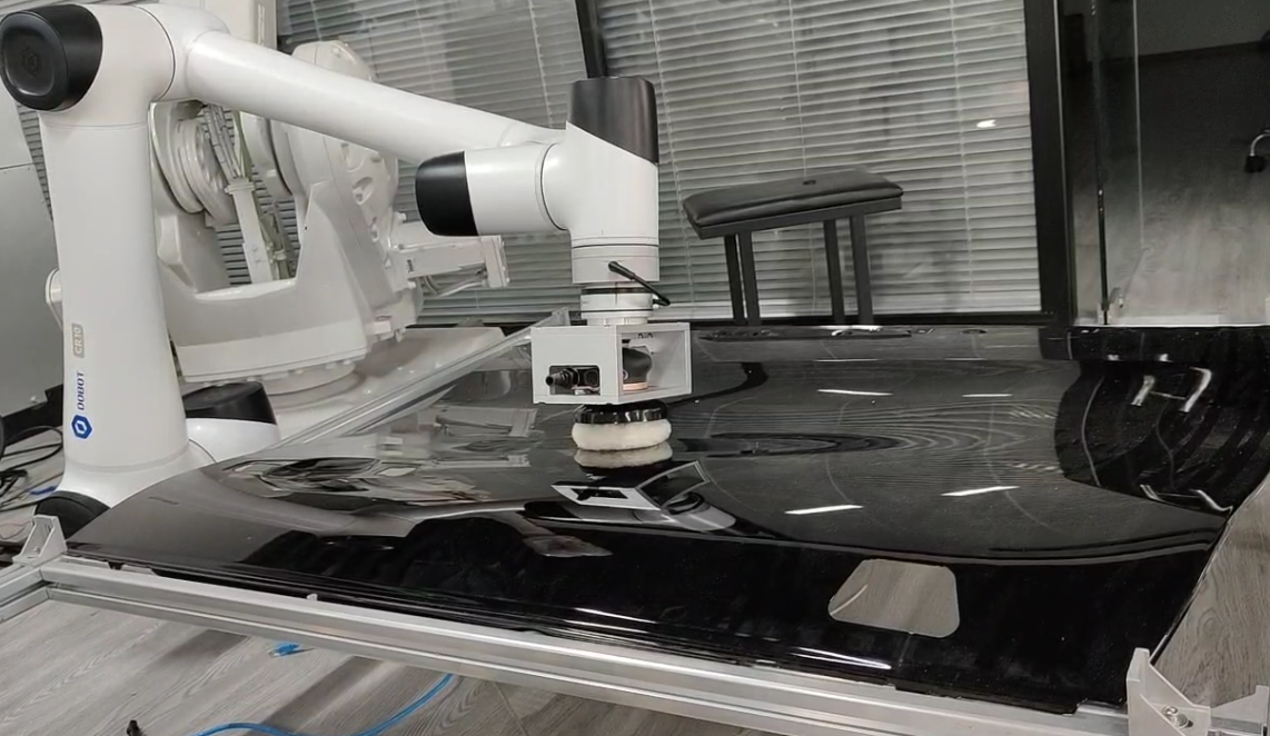 Ponçage et Polissage de la Surface de Toit de Voiture avec le Cobot CR5